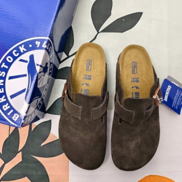 NWT - Women's Mocha Suede Birkenstock Boston Shoes - Narrow Fit